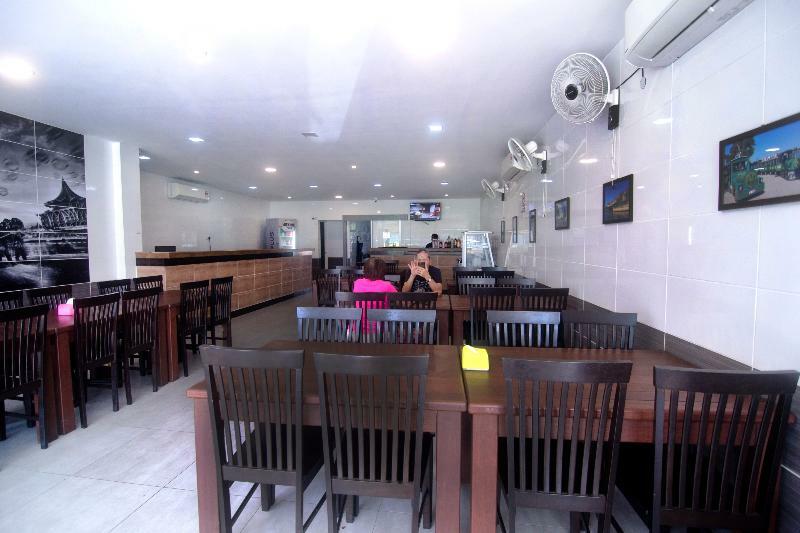 Oyo 836 Mandurah Room & Cafe Kuching Exterior foto